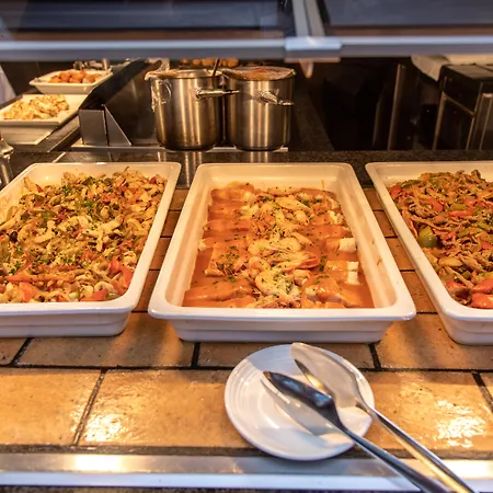 Mac Puerto Marina Hotel 4*