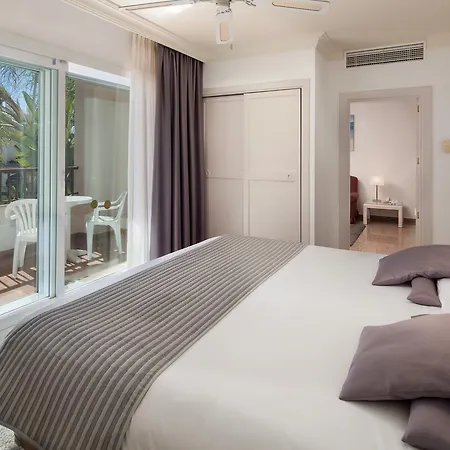 Mac Puerto Marina Hotel