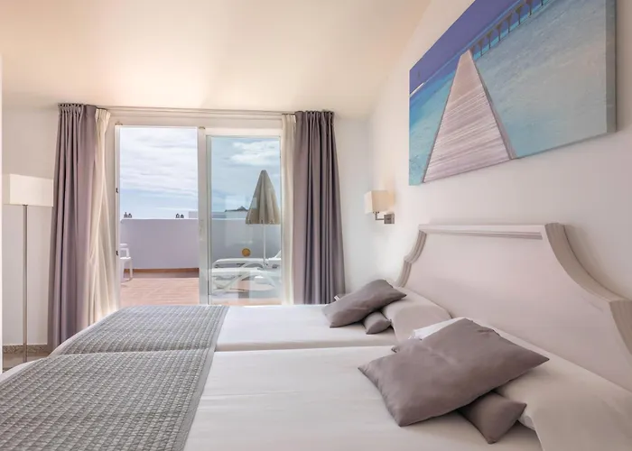 Mac Puerto Marina 4*