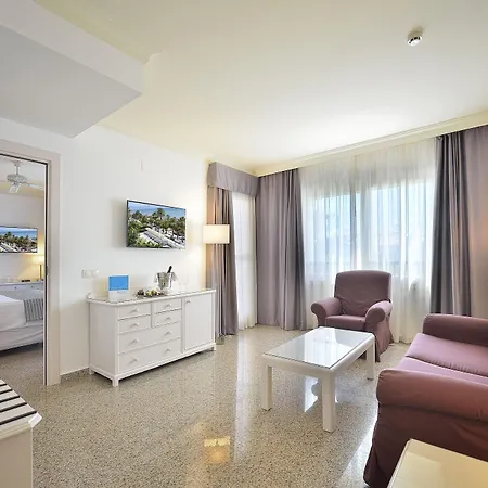 Mac Puerto Marina Hotel