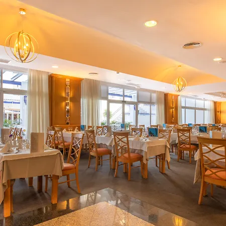 Mac Puerto Marina Hotel 4*