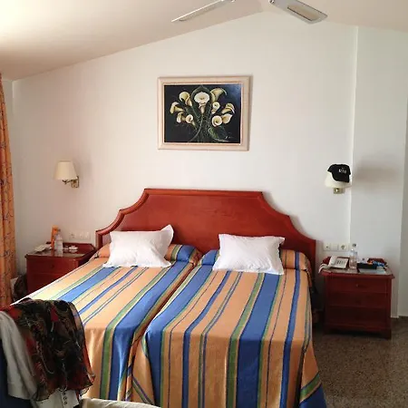 Mac Puerto Marina 4*